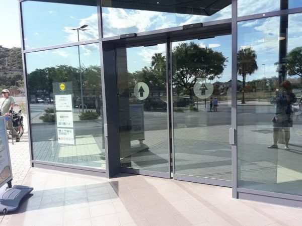 Puertas Automáticas Peatonales — Para uso comercial